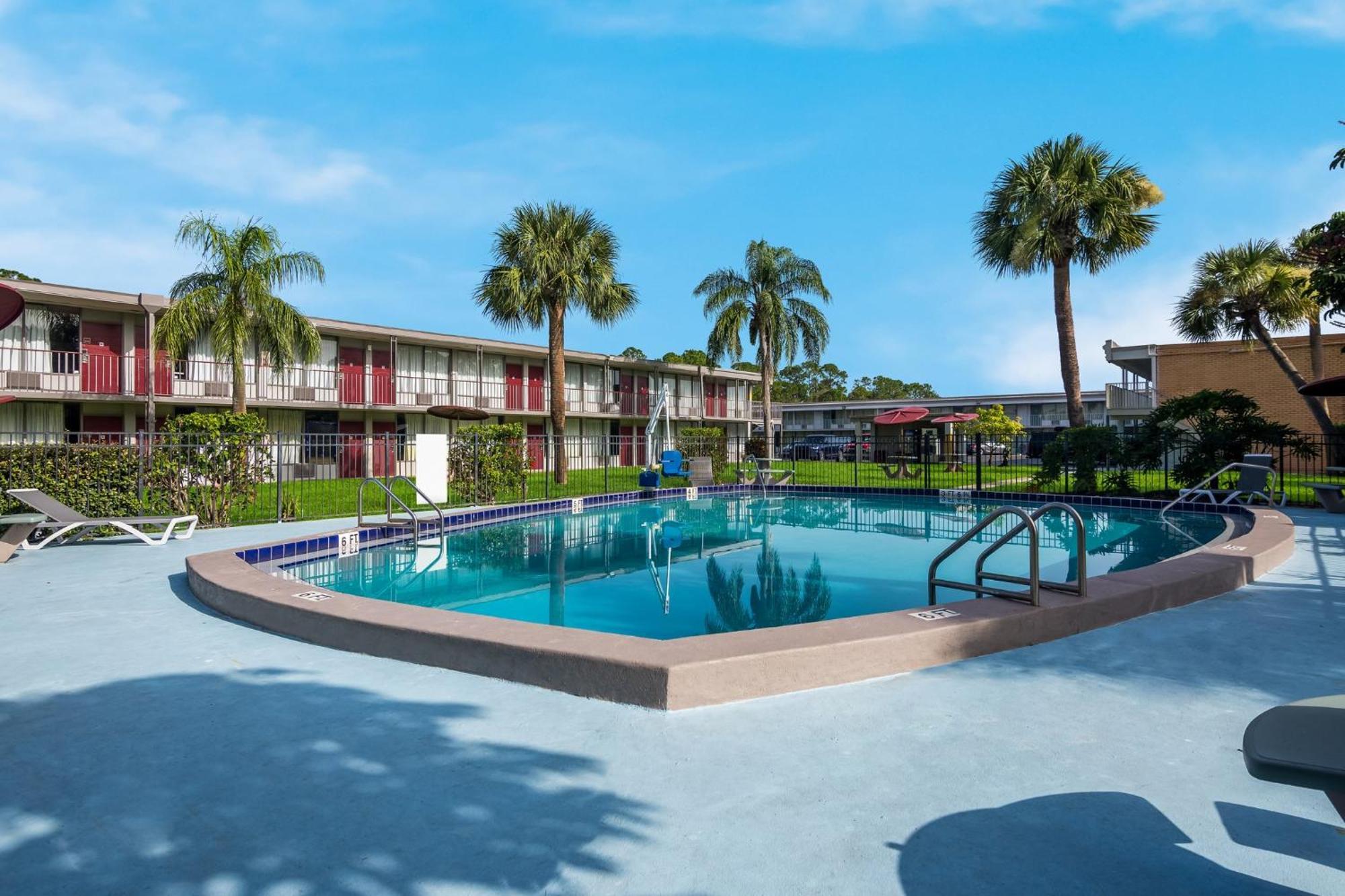 Red Roof Inn Vero Beach - I-95 Buitenkant foto