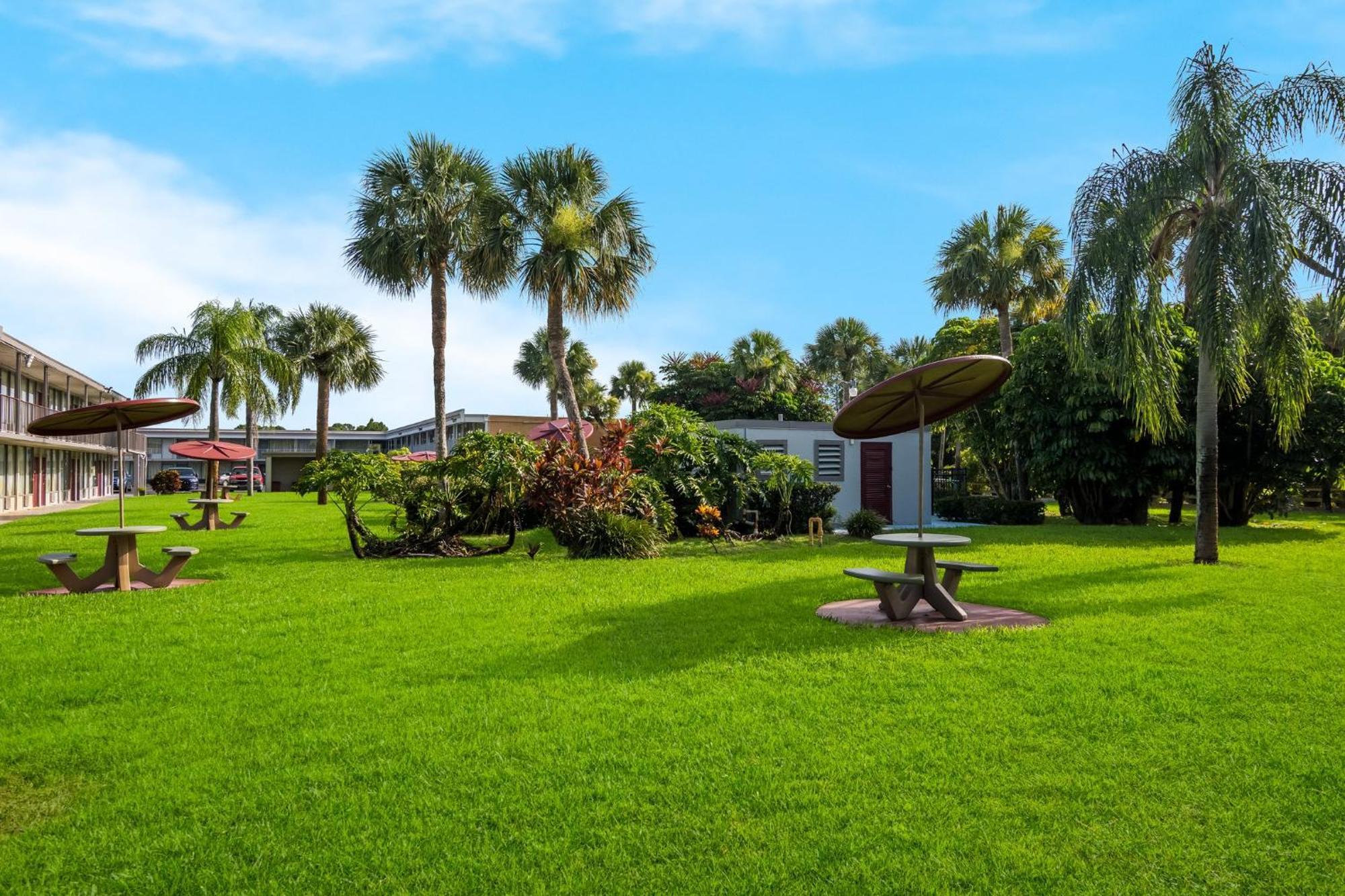 Red Roof Inn Vero Beach - I-95 Buitenkant foto