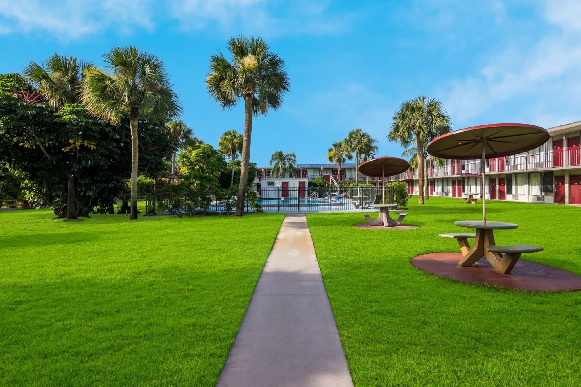 Red Roof Inn Vero Beach - I-95 Buitenkant foto